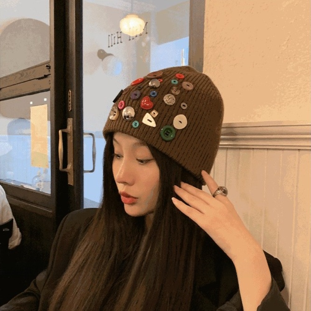 Kleurrijke beanie met knopen,  - Beanie Cuffed Knit recensie en prijs